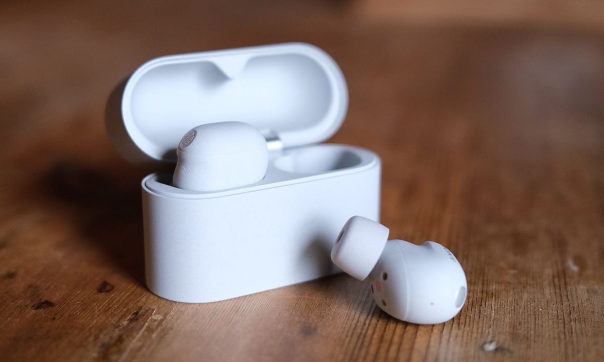 In 2026, wireless earbuds are more advanced than ever, yet many buyers still make the same mistake: they shop with their eyes,